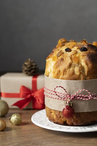 delicious-christmas-panettone-present